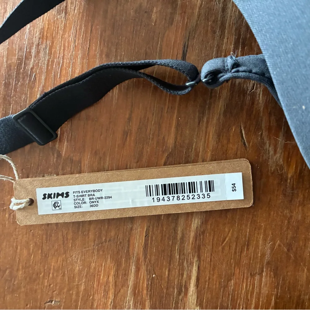 SKIMS Fits Everybody T Shirt Bra - Picture 2 of 2